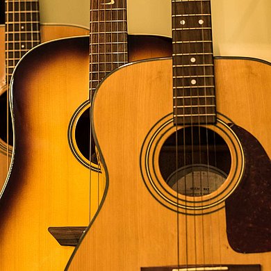 Klangkörper vier akustischer Gitarren 